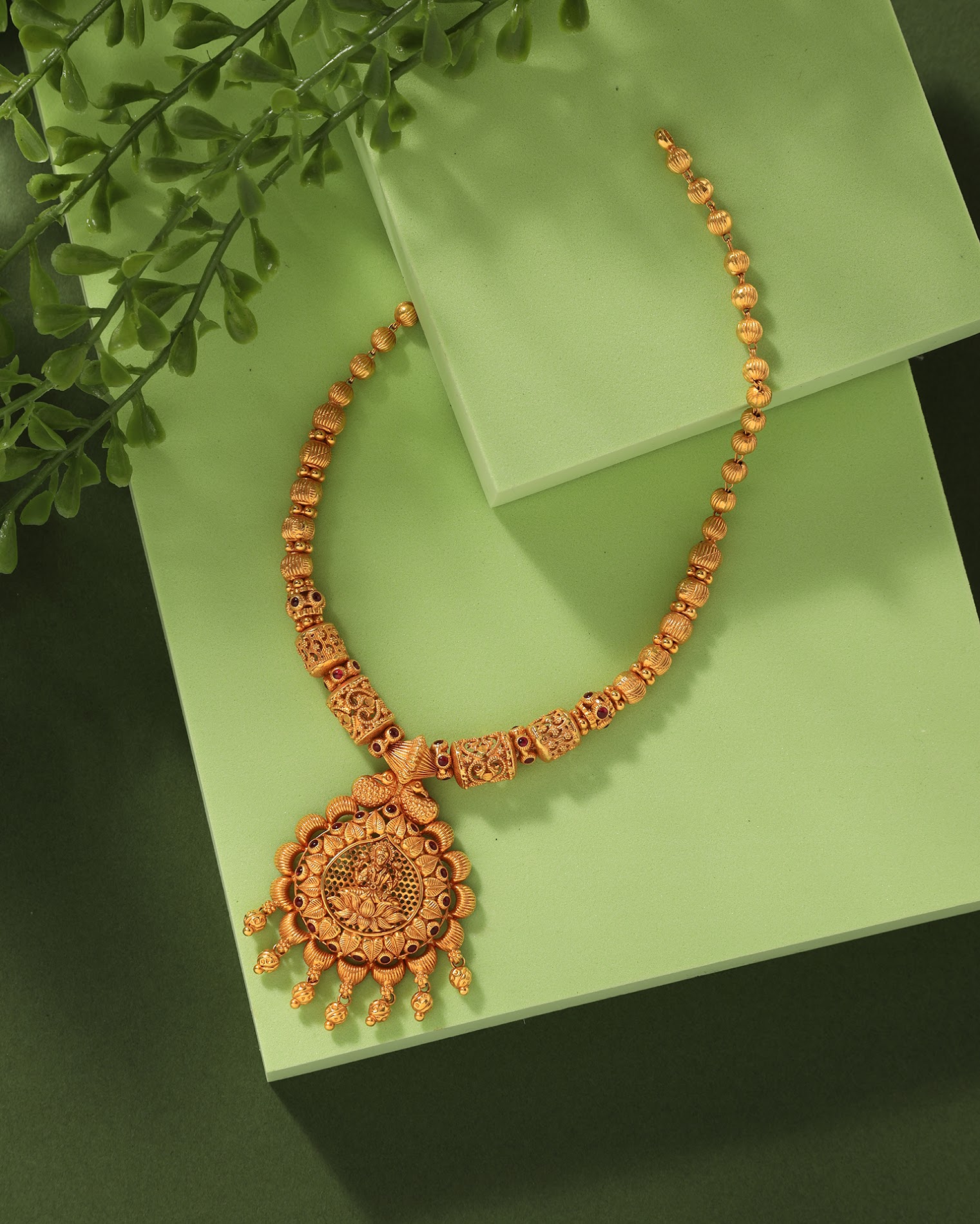 gold necklace jewelry photography – 3wings photography hyderabad